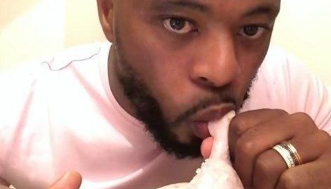 El francés Patrice Evra no tiene equipo pero cómo se divierte.