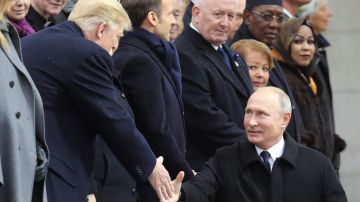Donald Trump y Vladimir Putin coincidieron en Francia a principios de noviembre.
