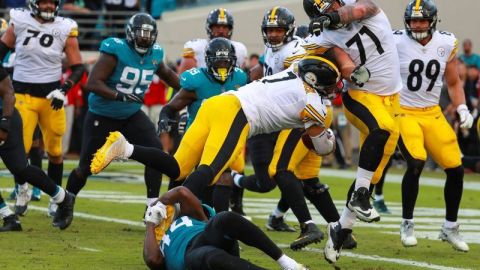 Ben Roethlisberger logró un touchdown de último segundo para los Pittsburgh Steelers ante Jacksonville.