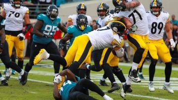 Ben Roethlisberger logró un touchdown de último segundo para los Pittsburgh Steelers ante Jacksonville.