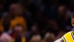 LeBron James llevó a la victoria a Los Angeles Lakers en su visita a Cleveland.