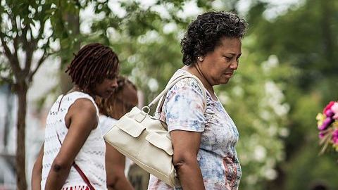 Memorial fuera de la iglesia Emanuel AME el 31 de julio de 2015 en Charleston, Carolina del Sur.  Sean Rayford/Getty Images