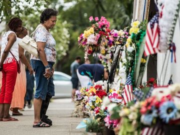 Memorial fuera de la iglesia Emanuel AME el 31 de julio de 2015 en Charleston, Carolina del Sur.  Sean Rayford/Getty Images
