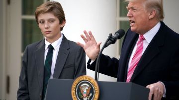 Barron Trump durante el primer año del gobierno de su padre.