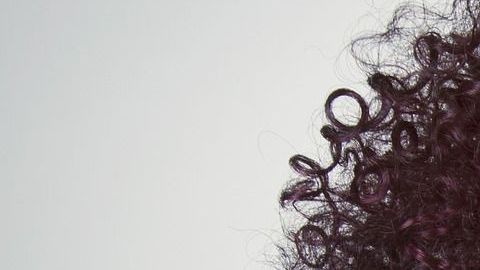 Se trata de buscar la manera más fácil y a la vez económica de mantener esa cabellera rizada saludable y bella.