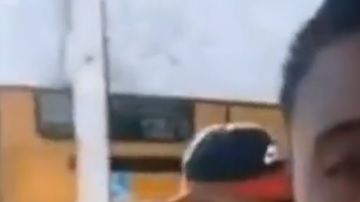 El hombre expresó su molestia por los alimentos recibidos.