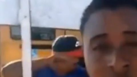 El hombre expresó su molestia por los alimentos recibidos.