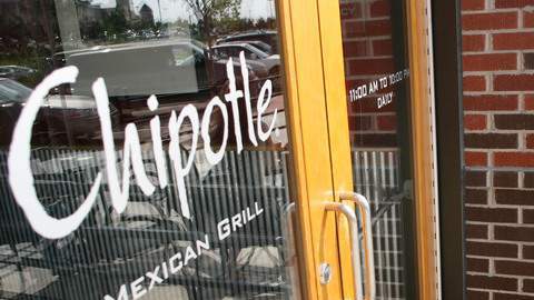 Chipotle dice que reentrenó a sus empleados.