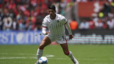 Alan Pulido es uno de los convocados por Cardozo para encarar el Mundial de Clubes