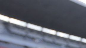 La cancha del estadio Azteca está en un estado deplorable.