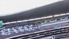 La cancha del estadio Azteca horas antes de la cancelación del juego de la NFL.