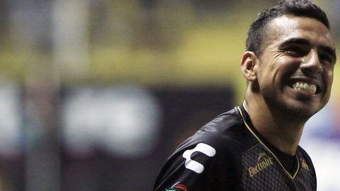 El festejo de Jesús Escoboza. Dorados de Sinaloa venció a Bravos de Juárez, en el estadio Banorte.