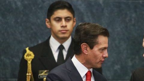 Enrique Peña Nieto y Saul 'Canelo' Álvarez, durante la entrega del Premio Nacional del Deporte 2018.