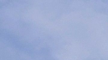 El Best Buy de Hawthorne muestra una linea significativa de sillas afuera de su tienda. (Jacqueline García)