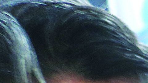 Lucrecia Mendoza (d) volvió a ver este viernes a sus hijas y nitos. / foto: Jorge Luis Macías