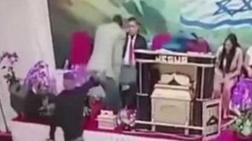 El religioso recibió dos impactos de bala.