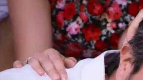 Daniel Arenas en la escena final de "Mi marido tiene familia"