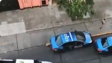 Hinchas del All Boys destrozaron patrullas y lesionaron a policías en Buenos Aires