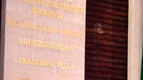 Protesta en el Congreso mexicano a principios de noviembre contra la anunciada visita de Maduro