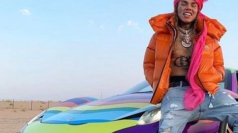 El controversial 6ix9ine tiene 22 años