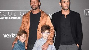 Ricky Martin, junto a su esposo e hijos hace algunos años.