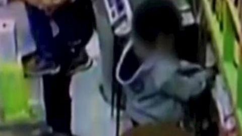 Cámaras de seguridad captaron al menor.