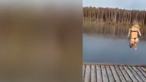 La protagonista del video saltó a un lago congelado y no tuvo el final esperado.