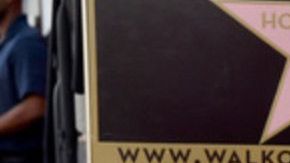 Sarah Silverman junto a su nueva estrella en Hollywood.