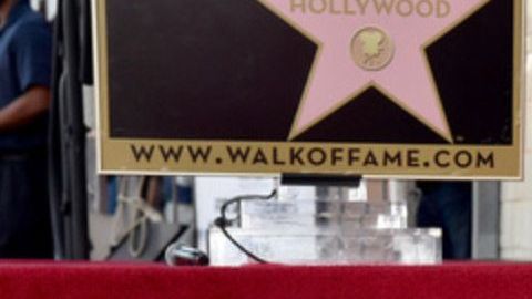 Sarah Silverman junto a su nueva estrella en Hollywood.