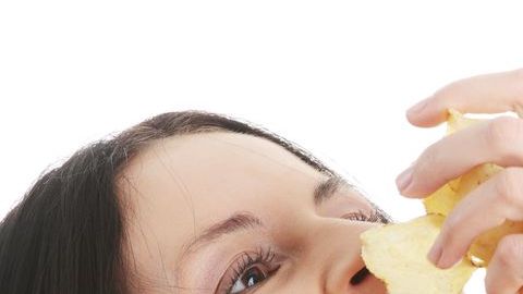 El efecto "crunch" de la comida puede influir en la cantidad de comida que consumes.