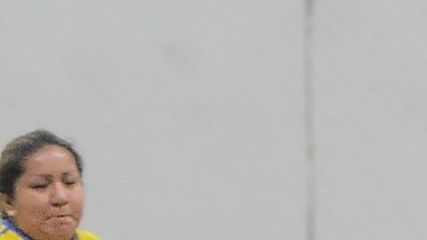 Las veteranas desde 29 años de edad juegan todos los jueves por la noche. (Javier Quiroz / La Raza)