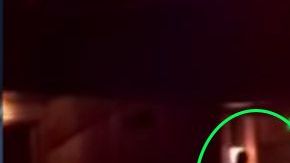 La silueta sería del tirador en el bar Borderline. Captura