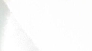 La joven planea costear sus estudios universitarios con parte del dinero de la subasta.