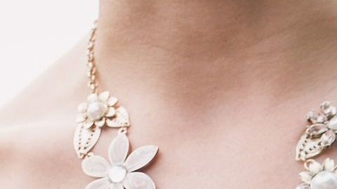 Un sacerdote quiere acabar con las bodas convertidas en pasarelas.