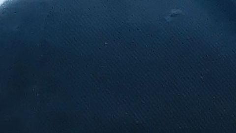 Wilson Román intenta ocupar su tiempo mientras avanza en la caravana.