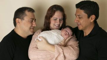 Marissa Muzzell dio a luz a Malena, hija del español Jesús (izquierda) y el mexicano Julio.
