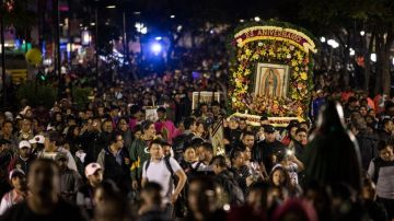 Millones de mexicanos viajan cada año a la Basílica de Guadalupe, en el norte de Ciudad de México.