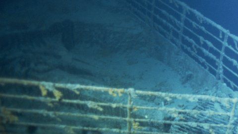 Los exploradores hallaron la embarcación a 4 km de profundidad.