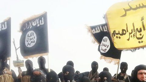 EI todavía tiene cuenta con miles de hombres en Siria y otras partes del mundo.