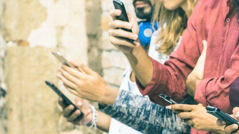 Apple y Google quieren ayudarte a saber cuánto tiempo usas en el cel.