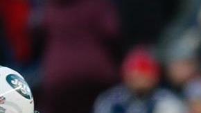 Brady da a los Patriots descanso en la primera ronda final.