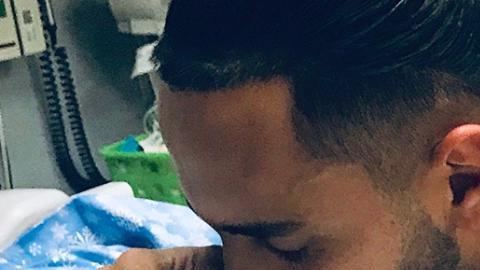 El padre es estadounidense.