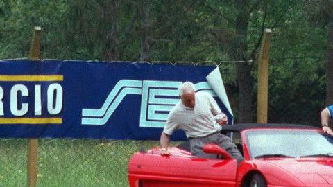 El Ferrari Spider F355 marco la última etapa del astro antes de su retiro