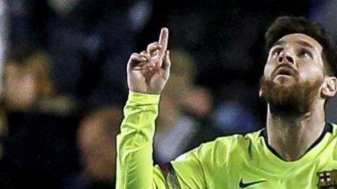 El delantero argentino del FC Barcelona Lionel Messi celebra uno de sus goles frente al Levante UD.