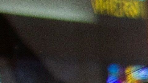 Estela Sánchez, de Hidalgo,  abraza a su madre Eustasia Trejo, en Pasadena.