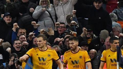 Raúl Jiménez llegó a seis goles con el Wolverhampton Wanderers