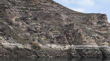 Un pueblo oculto bajo el agua queda al descubierto.
