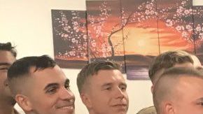 La pareja presidencial sorprendió a los soldados.