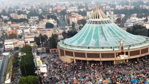 Millones llegaron a saludar a la Virgen.