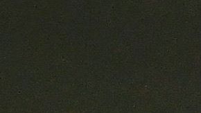 Partes de un automóvil BMW quemado se muestran en una mesa durante una conferencia de prensa que anuncia el resultado de una investigación conjunta de cinco meses sobre incendios de motores de automóviles BMW, realizada en el complejo del gobierno de Corea del Sur en Seúl el 24 de diciembre de 2018